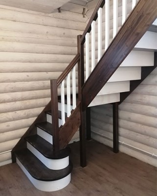 Лестница с отделкой в два цвета